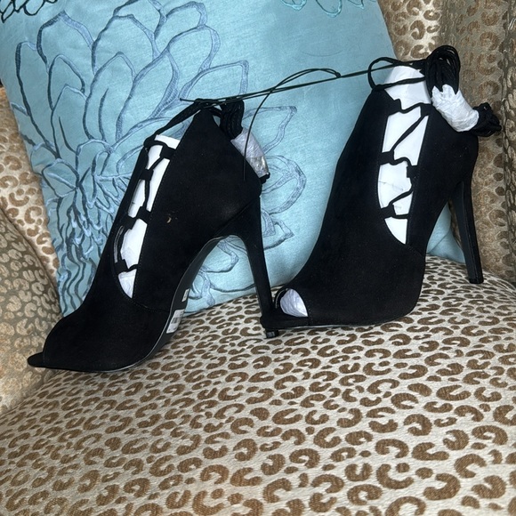 NWT/NIB Olivia Ferragamo “Anne” black faux suede lace up stiletto open toe heel - Picture 4 of 11